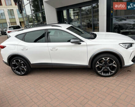 Белый Cupra Formentor, объемом двигателя 1.98 л и пробегом 18 тыс. км за 42727 $, фото 3 на Automoto.ua