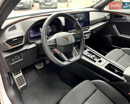 Белый Cupra Formentor, объемом двигателя 1.98 л и пробегом 18 тыс. км за 1790000 $, фото 10 на Automoto.ua