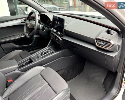 Белый Cupra Formentor, объемом двигателя 1.98 л и пробегом 18 тыс. км за 1790000 $, фото 12 на Automoto.ua