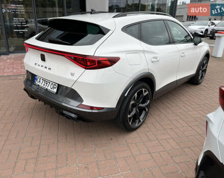 Белый Cupra Formentor, объемом двигателя 1.98 л и пробегом 18 тыс. км за 42727 $, фото 4 на Automoto.ua