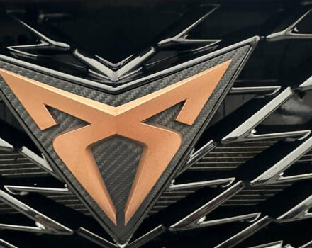 Серый Cupra Formentor, объемом двигателя 1.98 л и пробегом 45 тыс. км за 39000 $, фото 5 на Automoto.ua