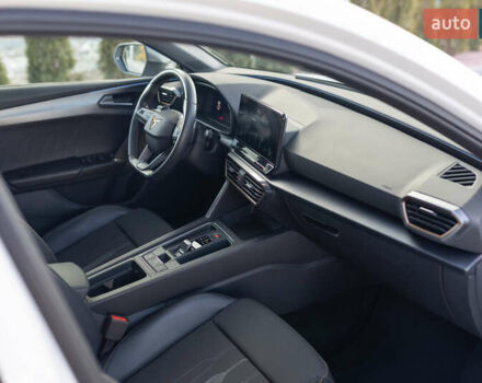 Белый Cupra Leon, объемом двигателя 1.4 л и пробегом 101 тыс. км за 26607 $, фото 79 на Automoto.ua