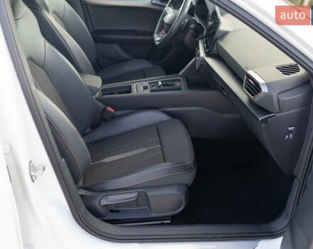 Белый Cupra Leon, объемом двигателя 1.4 л и пробегом 101 тыс. км за 26607 $, фото 80 на Automoto.ua
