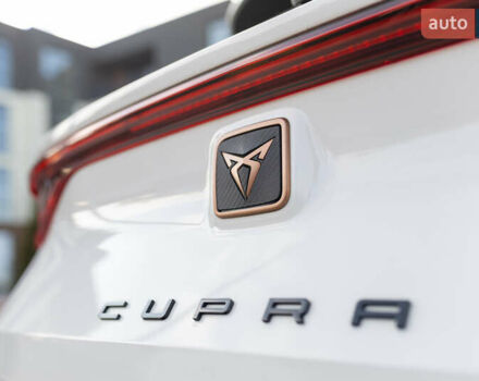 Белый Cupra Leon, объемом двигателя 1.4 л и пробегом 101 тыс. км за 26607 $, фото 23 на Automoto.ua