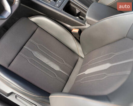 Белый Cupra Leon, объемом двигателя 1.4 л и пробегом 101 тыс. км за 26607 $, фото 55 на Automoto.ua