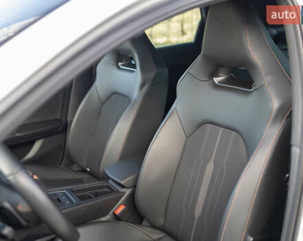 Белый Cupra Leon, объемом двигателя 1.4 л и пробегом 101 тыс. км за 26607 $, фото 76 на Automoto.ua