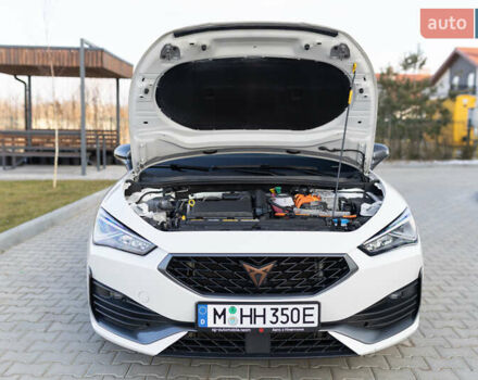 Белый Cupra Leon, объемом двигателя 1.4 л и пробегом 101 тыс. км за 26607 $, фото 115 на Automoto.ua