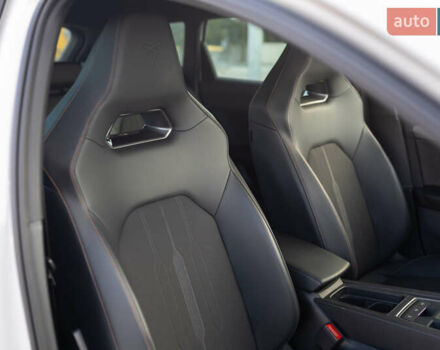 Белый Cupra Leon, объемом двигателя 1.4 л и пробегом 101 тыс. км за 26607 $, фото 81 на Automoto.ua