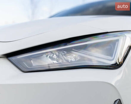 Белый Cupra Leon, объемом двигателя 1.4 л и пробегом 101 тыс. км за 26607 $, фото 32 на Automoto.ua