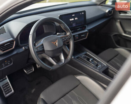 Белый Cupra Leon, объемом двигателя 1.4 л и пробегом 101 тыс. км за 26607 $, фото 48 на Automoto.ua