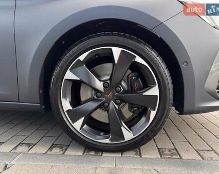 Серый Cupra Leon, объемом двигателя 1.98 л и пробегом 2 тыс. км за 41142 $, фото 7 на Automoto.ua