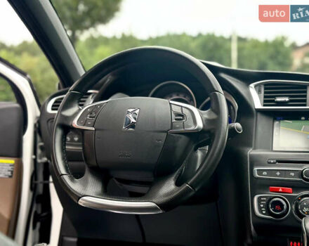 Белый DS 4, объемом двигателя 1.6 л и пробегом 117 тыс. км за 11400 $, фото 34 на Automoto.ua