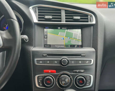 Белый DS 4, объемом двигателя 1.6 л и пробегом 117 тыс. км за 11400 $, фото 20 на Automoto.ua