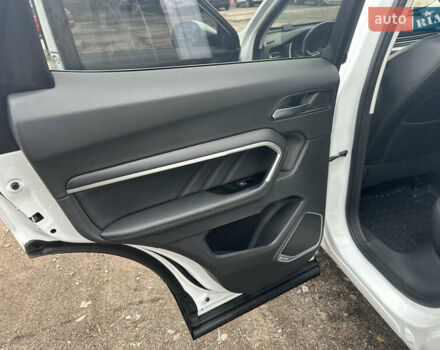 Білий Haval H6, об'ємом двигуна 1.97 л та пробігом 108 тис. км за 14999 $, фото 27 на Automoto.ua