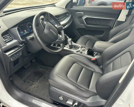 Білий Haval H6, об'ємом двигуна 1.97 л та пробігом 108 тис. км за 14999 $, фото 24 на Automoto.ua