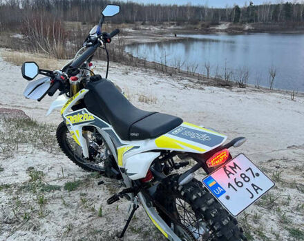 Желтый Hornet Dakar, объемом двигателя 0.25 л и пробегом 2 тыс. км за 1649 $, фото 2 на Automoto.ua