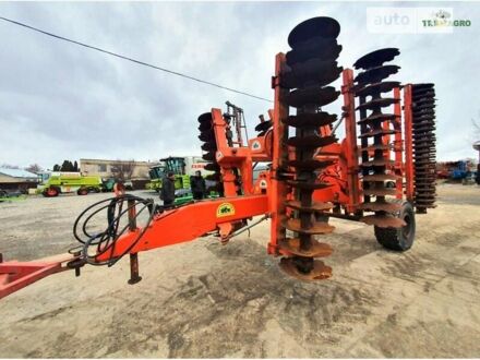 Howard 600 2001 у Звенигородка на Automoto.ua Червоний Howard 600, об'ємом двигуна 0 л та пробігом 1 тис. км за 14531 $, фото 1 на Automoto.ua