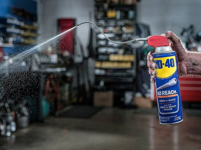 Полезное универсальное средство для автомобилистов WD-40 как использовать для автомобиля фото