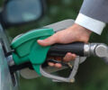 Чому АЗС різко підняли ціни на бензин