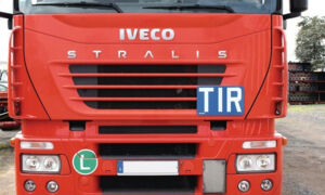 Почему на грузовиках делают надпись TIR