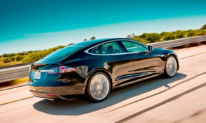 Электрокар Tesla S : 681 км без подзарядки