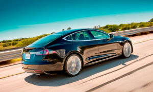 Электрокар Tesla S : 681 км без подзарядки Электрокар Tesla S : 681 км без подзарядки