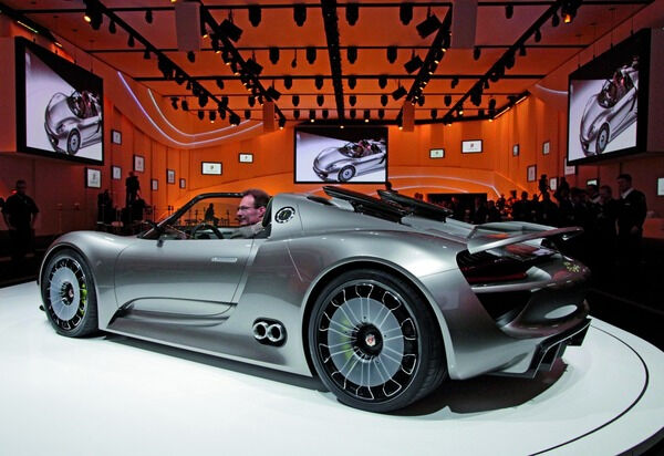 Гибридный Порше 918 Спайдер во Франкфурте Гибрид Порше 918 Спайдер на автосалоне во Франкфурте