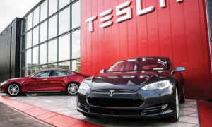 Електрокари Tesla подешевшали за одну ніч фото