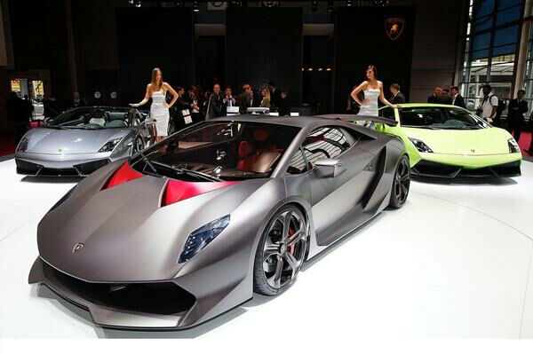 Lamborghini запускает в серию Sesto Elemento