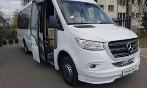 улучшенная маршрутка Mercedes-Benz Sprinter на улицах Киева фото