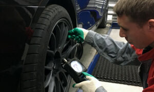 Шиномонтажные мастерские предлагают дополнительную услугу - накачивать шины автомобиля азотом
