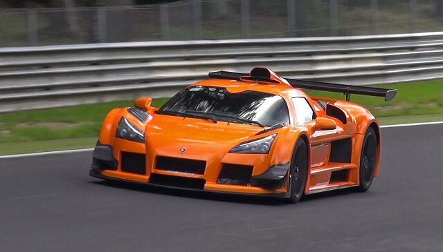 Суперкар Gumpert Apollo на трассе