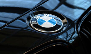 BMW сменила логотип фото