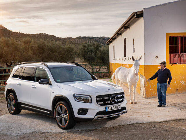 Новий Mercedes-Benz GLB класу SUV фото