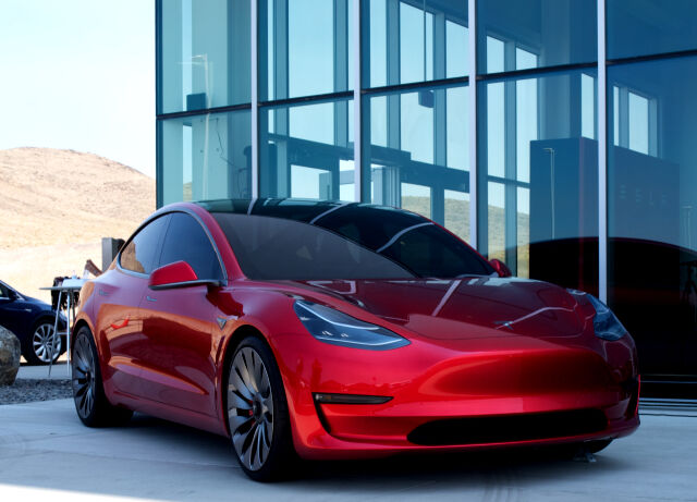 Розчарований клієнт розповів, чому він передумав купувати Tesla Model 3