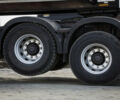 Зачем грузовики в поездке поднимают задние колеса?