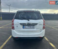 Белый Mahindra XUV 500, объемом двигателя 2.18 л и пробегом 180 тыс. км за 9300 $, фото 5 на Automoto.ua