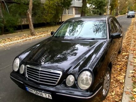 Мерседес Е-Класс 2000 в Измаиле на Automoto.ua Черный Мерседес Е-Класс, объемом двигателя 2 л и пробегом 400 тыс. км за 4300 $, фото 1 на Automoto.ua