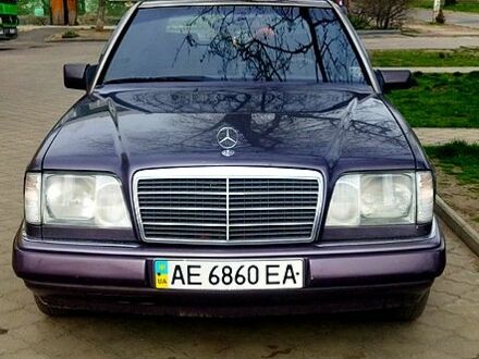 Мерседес Е-Класс 1993 в Днепре (Днепропетровске) на Automoto.ua Коричневый Мерседес Е-Класс, объемом двигателя 20 л и пробегом 370 тыс. км за 2500 $, фото 1 на Automoto.ua