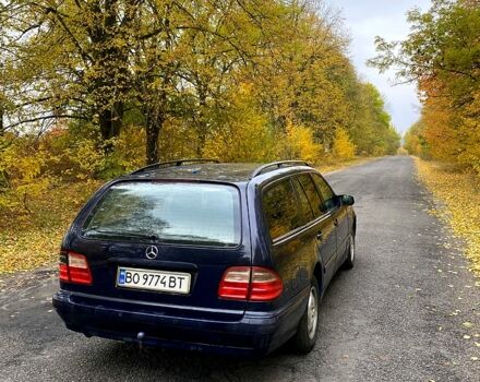 Синій Мерседес Е-Клас, об'ємом двигуна 2 л та пробігом 360 тис. км за 2700 $, фото 1 на Automoto.ua