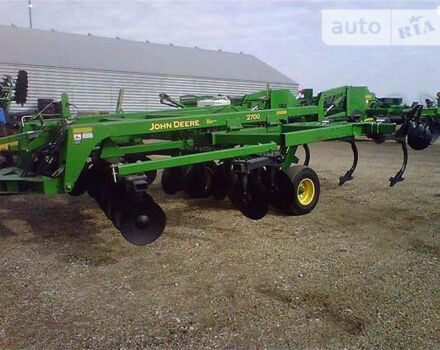 John Deere 2700