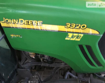 John Deere 3320