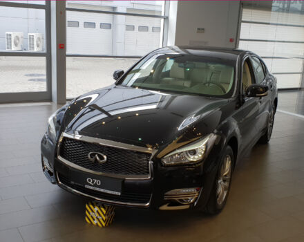 Infiniti Q70