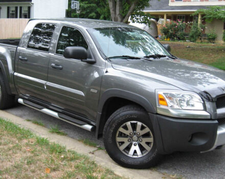 Mitsubishi Raider