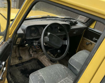 Желтый Москвич/АЗЛК 2140, объемом двигателя 1.48 л и пробегом 300 тыс. км за 350 $, фото 5 на Automoto.ua