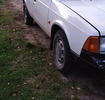 Белый Москвич/АЗЛК 2141, объемом двигателя 1.48 л и пробегом 73 тыс. км за 750 $, фото 5 на Automoto.ua