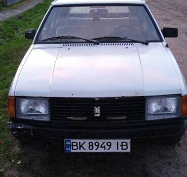 Белый Москвич/АЗЛК 2141, объемом двигателя 1.48 л и пробегом 73 тыс. км за 750 $, фото 1 на Automoto.ua