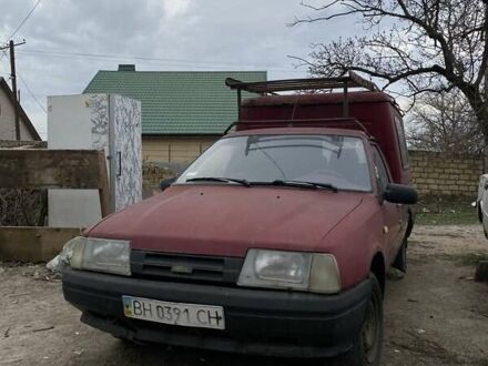 Москвич/АЗЛК 2142 2003 в Одессе на Automoto.ua Красный Москвич/АЗЛК 2142, объемом двигателя 1.57 л и пробегом 400 тыс. км за 700 $, фото 1 на Automoto.ua