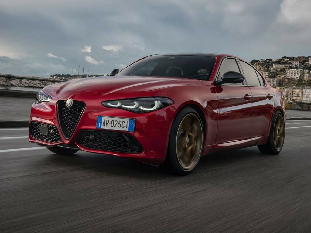 Обзор Alfa Romeo Giulia 2025 Обзор Альфа Ромео Джулия 2025 с фотографиями и видео