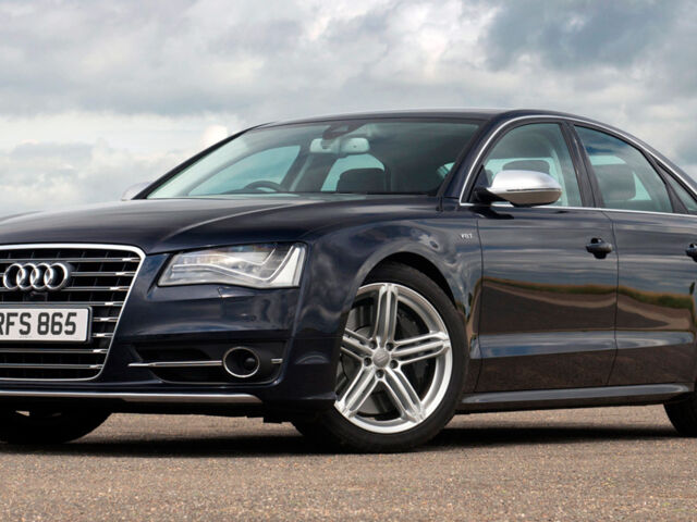 Обзор тест-драйва: Audi S8 2018